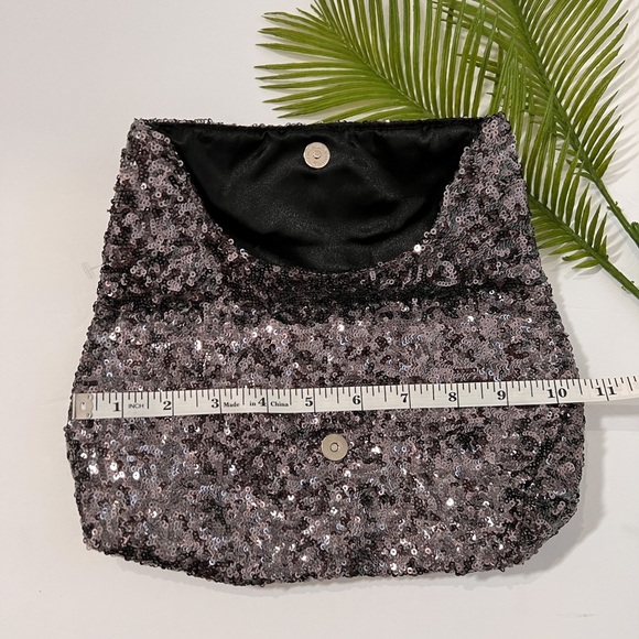 Victoria's Secret silver clutch sequin bag purse Evening Make Up Fold 10" wide - Picture 5 of 10
